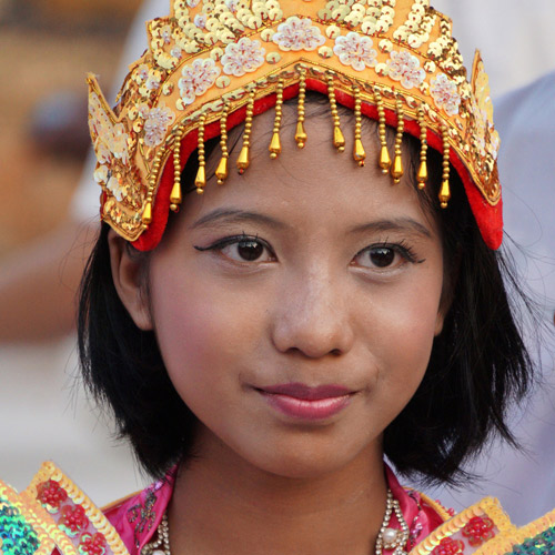 Burmese girl at Shwedagon Paya